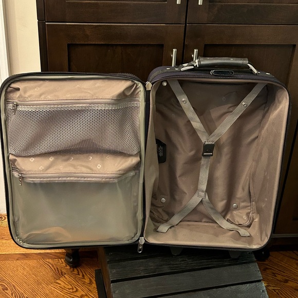 Samsonite Carry-On - Picture 6 of 7